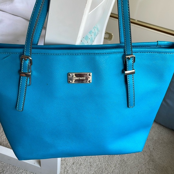 ✨NINE WEST TURQUOISE TOTE! LIKE NEW ✨ - Picture 2 of 5